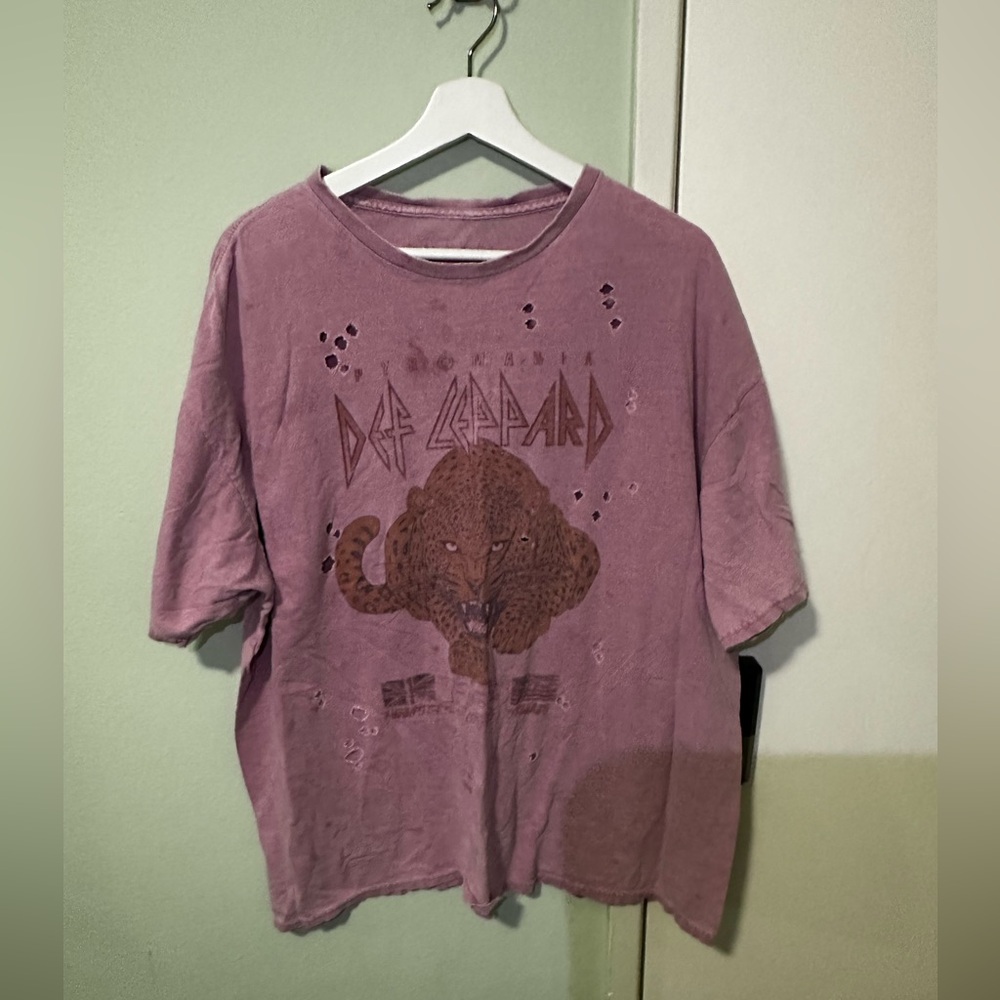 oversized pink Def Leppard band T-shirt featuring a leopard graphic
